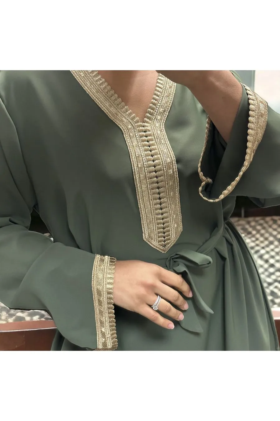 Abaya Qamar kaki