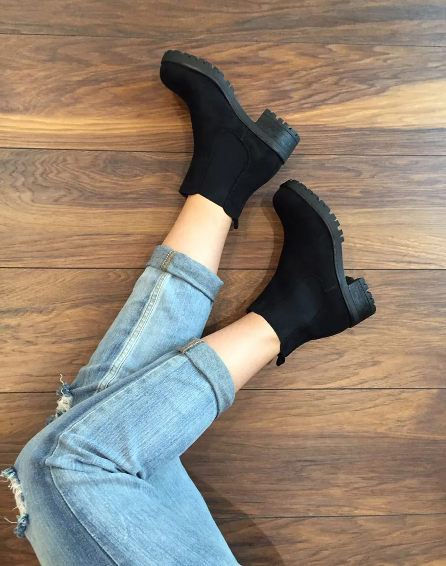 Bottines noires avec semelle crantée & petit talon