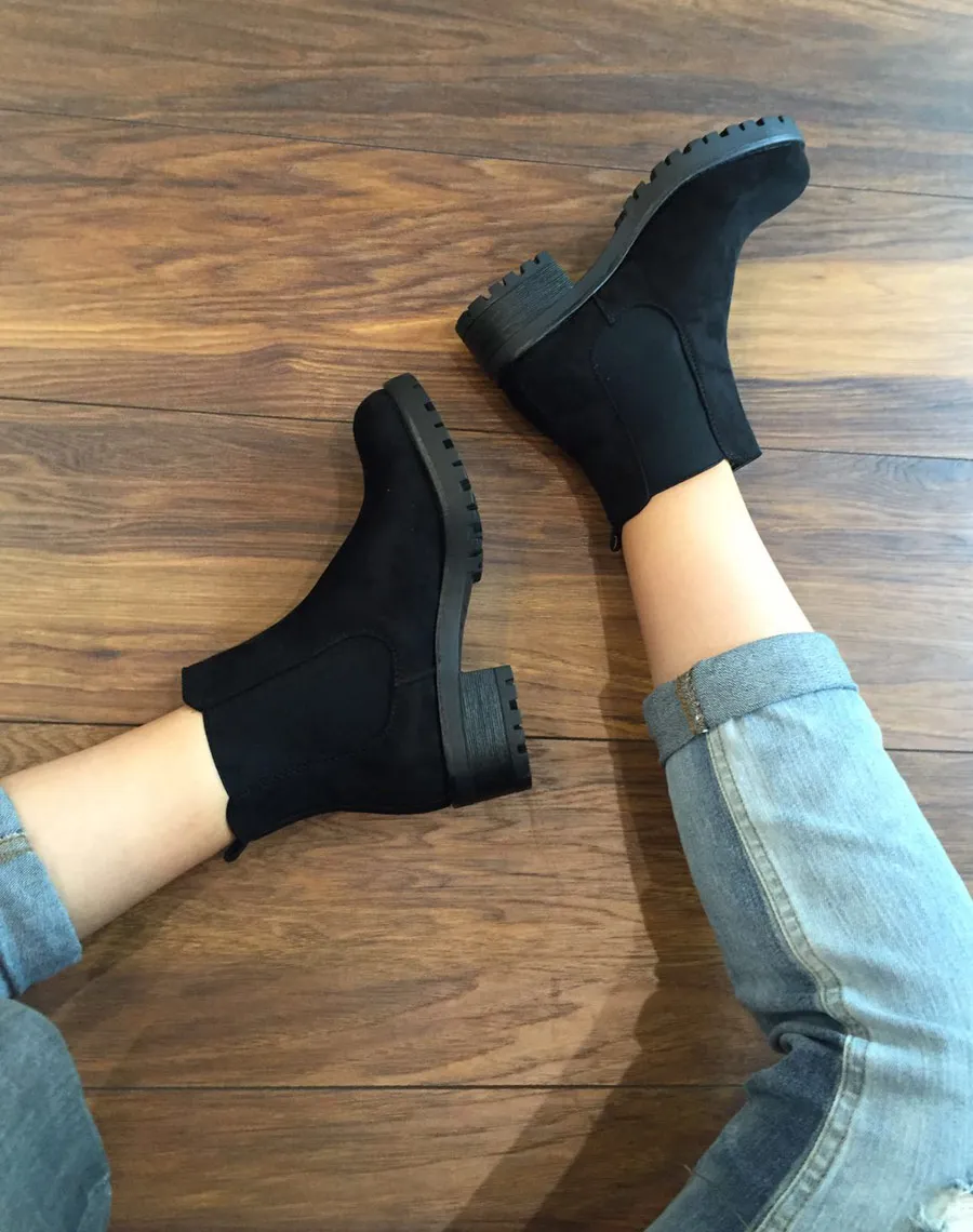 Bottines noires avec semelle crantée & petit talon