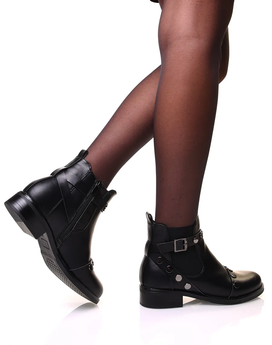 Bottines noires à sangles et détails cloutés