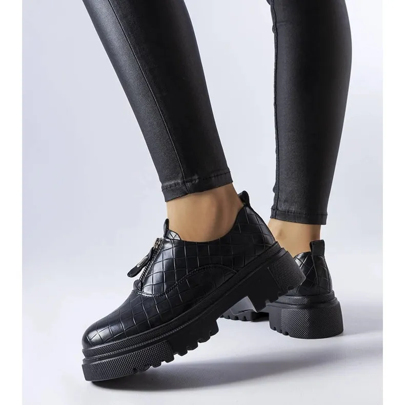 Brogues noires avec gaufrage de Travers le noir