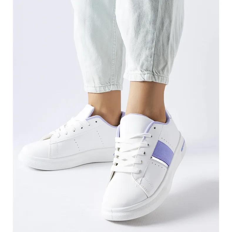 Chaussures de sport blanches avec un accent Marei violet