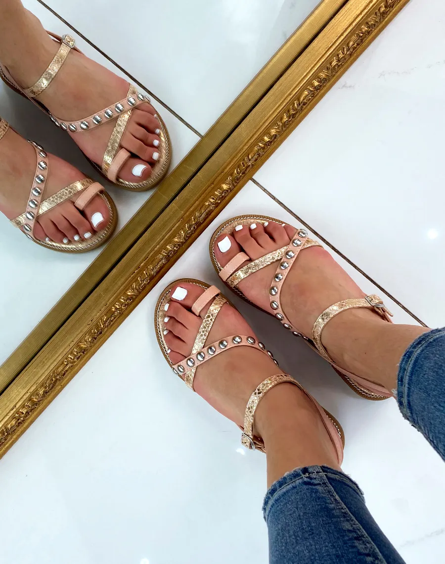 Nu-pieds rose gold à détail clouté