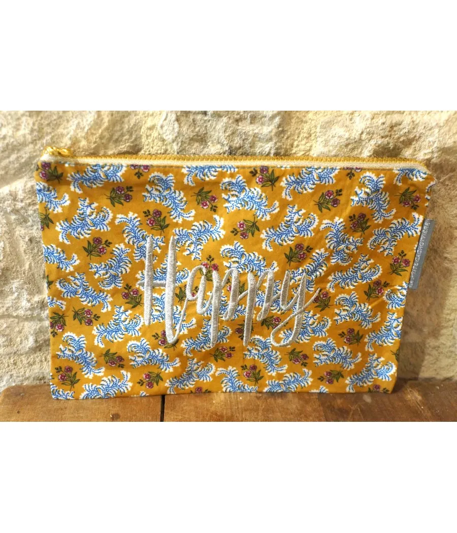 Santaia pochette broderie jaune moutarde motif liberty fleurs bleues