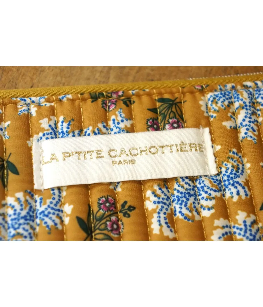 Santaia pochette matelassée jaune moutarde motif liberty fleurs bleues