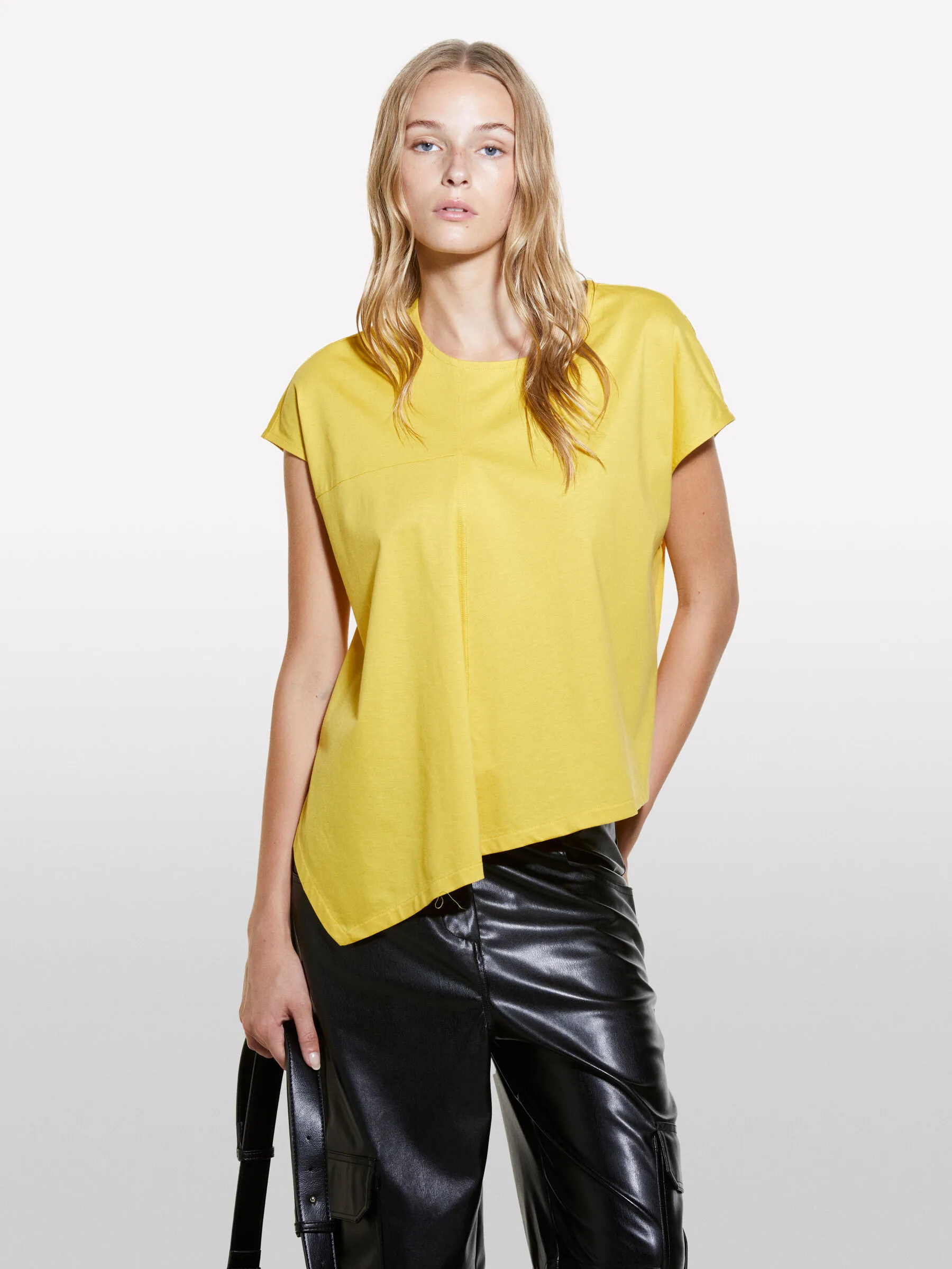 T-shirt jaune moutarde asymétrique